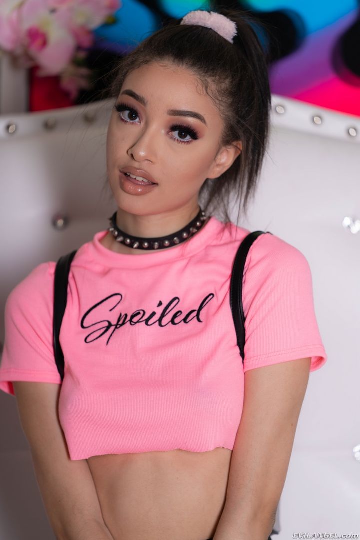 Black Scarlett: Fuck, Queef, Facial!