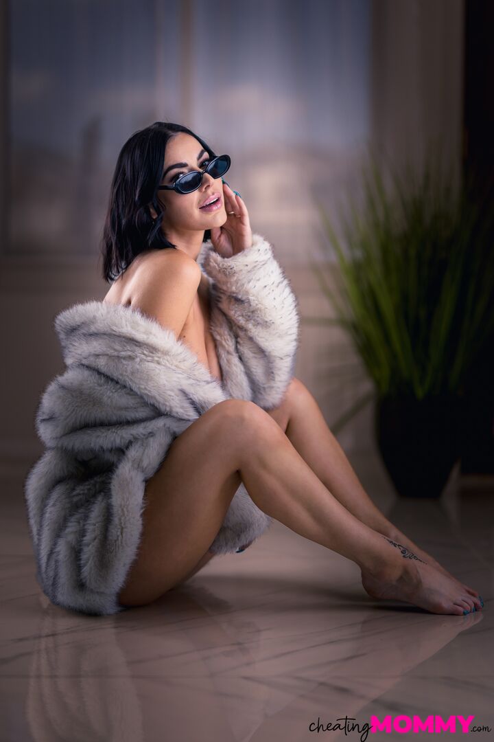 My Friends Sexy Stepmom - S1:E2