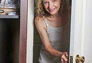 HORNY HOUSEWIFE ENJOYS SHOWERING AND MASTURBATING HER PUSSY AT THE SAME TIME