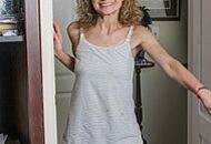 HORNY HOUSEWIFE ENJOYS SHOWERING AND MASTURBATING HER PUSSY AT THE SAME TIME