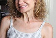 HORNY HOUSEWIFE ENJOYS SHOWERING AND MASTURBATING HER PUSSY AT THE SAME TIME