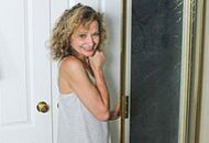 HORNY HOUSEWIFE ENJOYS SHOWERING AND MASTURBATING HER PUSSY AT THE SAME TIME