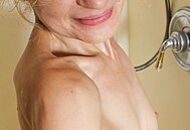 HORNY HOUSEWIFE ENJOYS SHOWERING AND MASTURBATING HER PUSSY AT THE SAME TIME