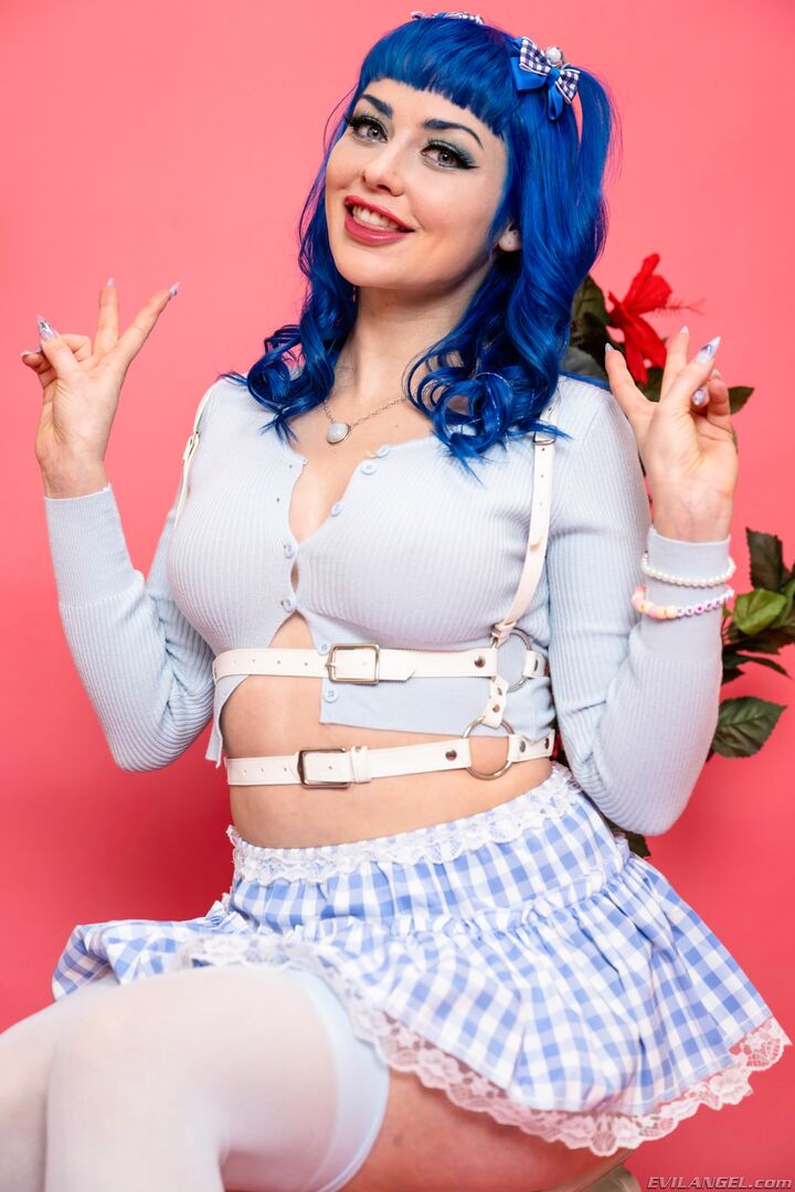 JEWELZ BLU Deepthroat & Pussy Squirt