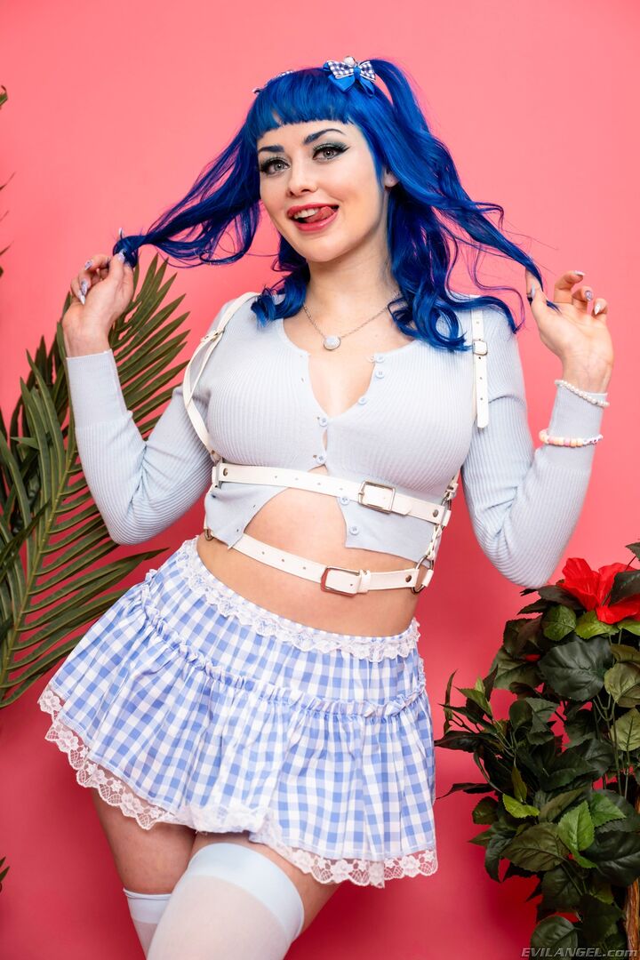 JEWELZ BLU Deepthroat & Pussy Squirt