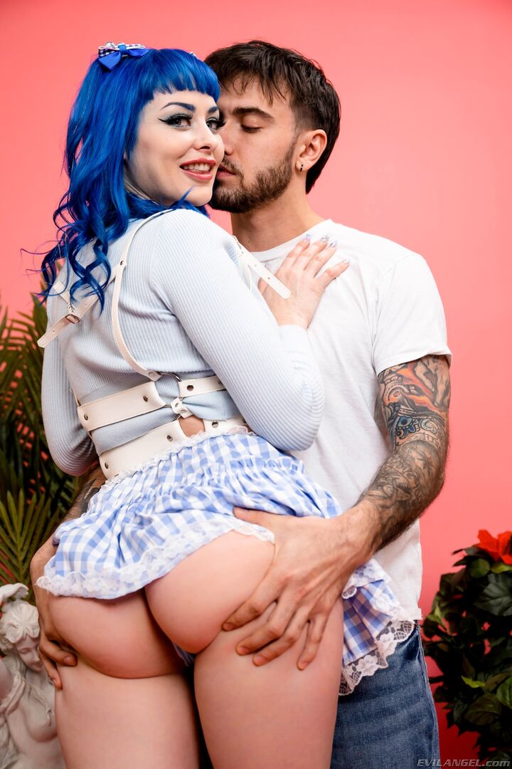 JEWELZ BLU Deepthroat & Pussy Squirt