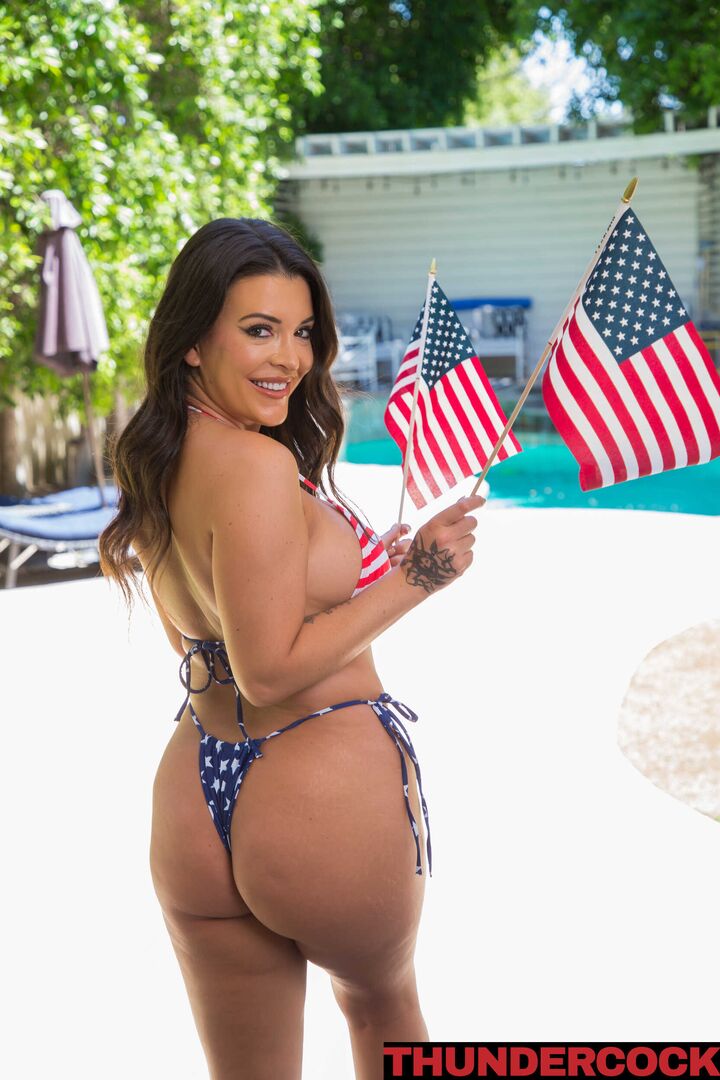 Sexy babe Elizabeth Skylar receives an unexpected big bang on the 4th of July