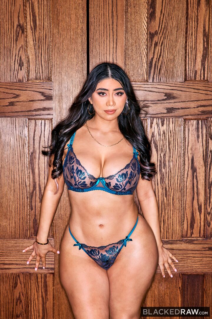 Curvy Baddie Violet Takes Every Inch Of His BBC