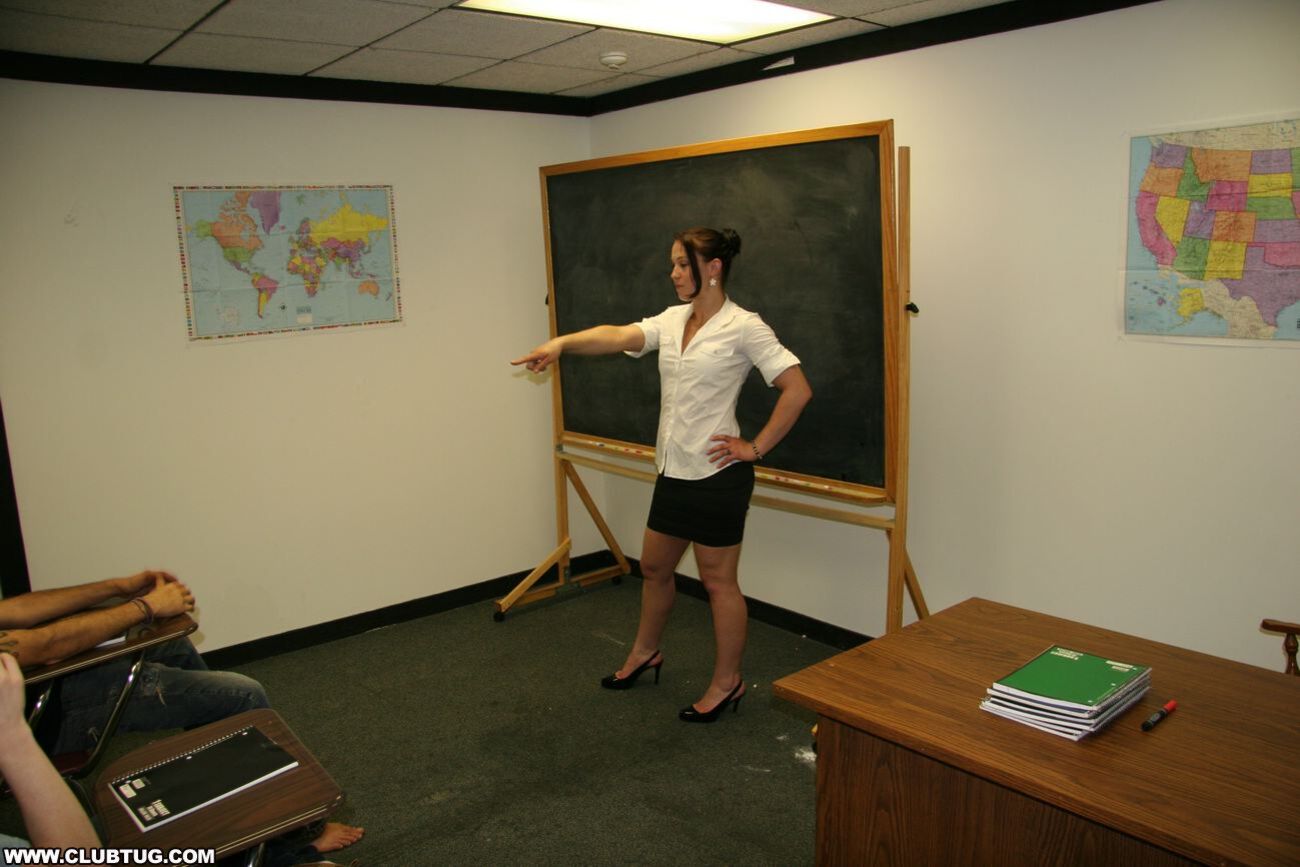 Cheyenne Jewels Humiliating Handjob