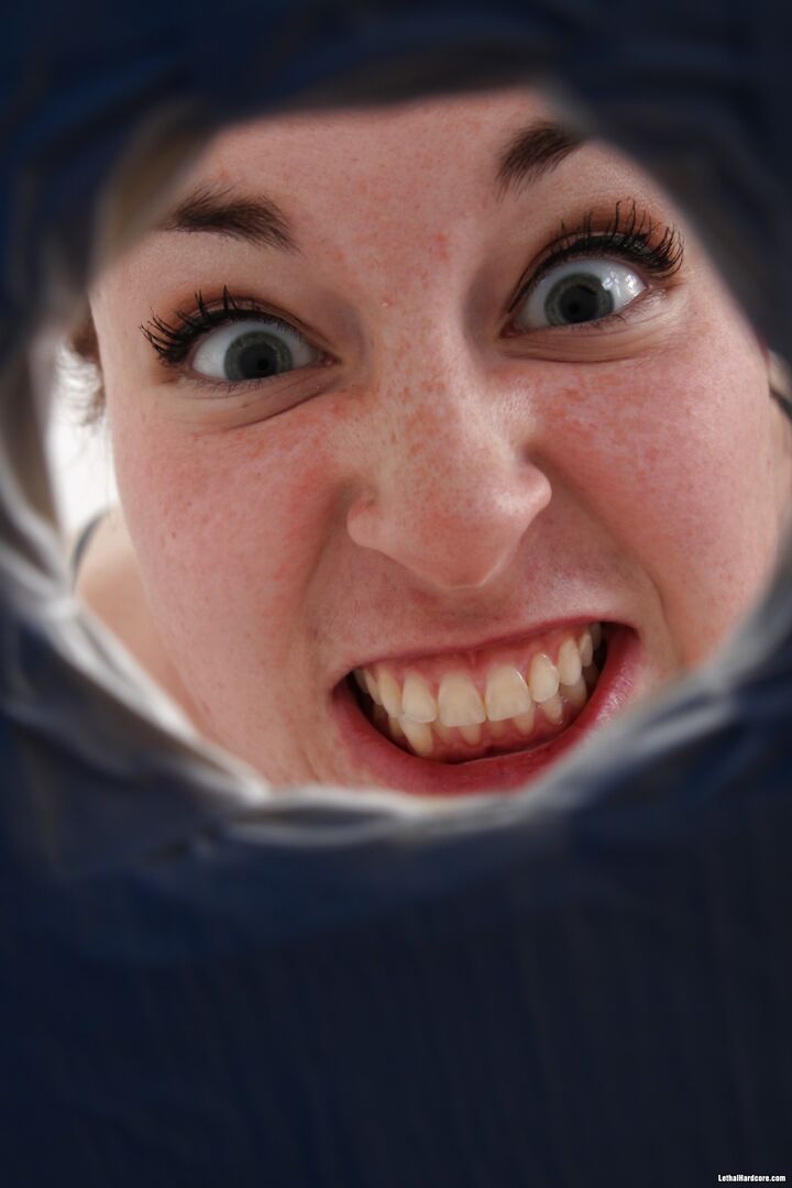 Jessie Parker Didn't See The Gloryhole At First