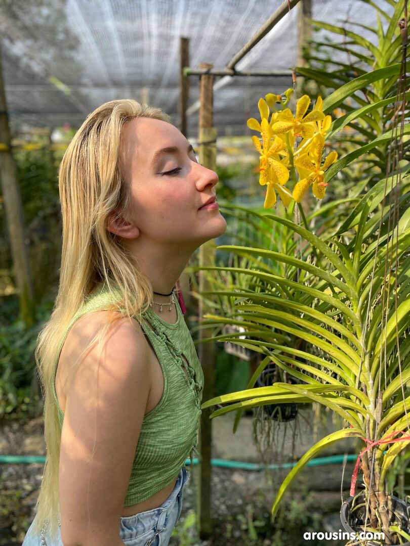 Ann Joy BTS with Arousins