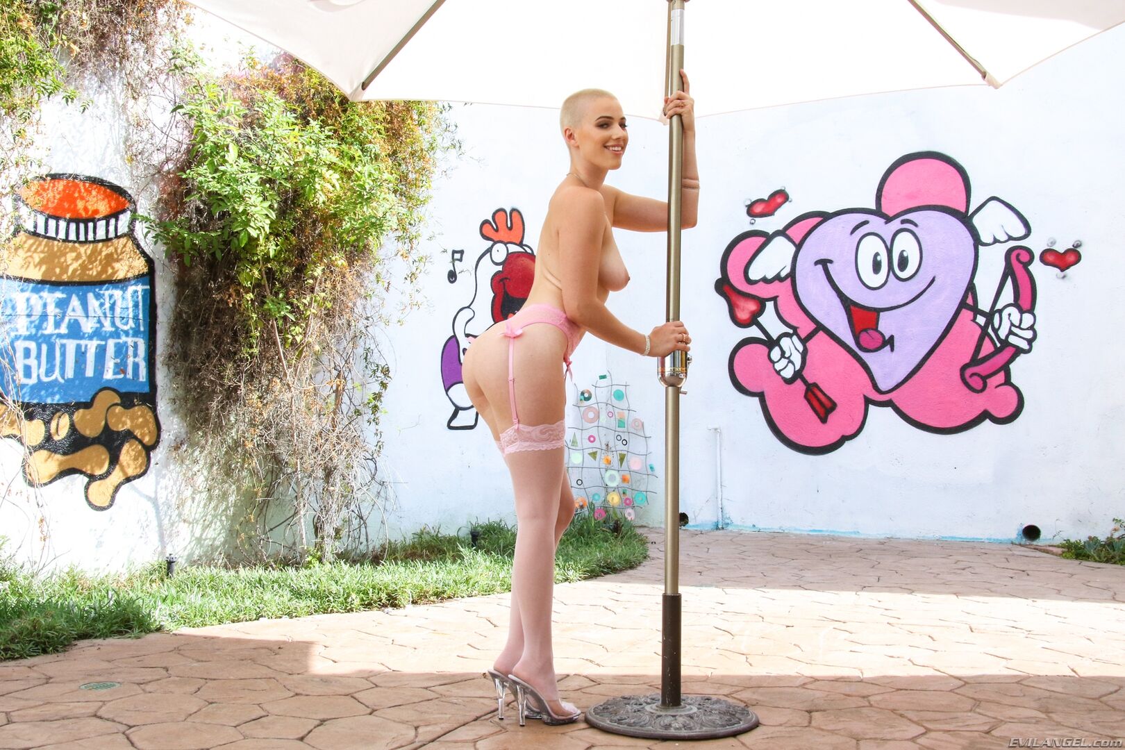SHAVED HEAD, GAPING ASS, SLOPPY SODOMY