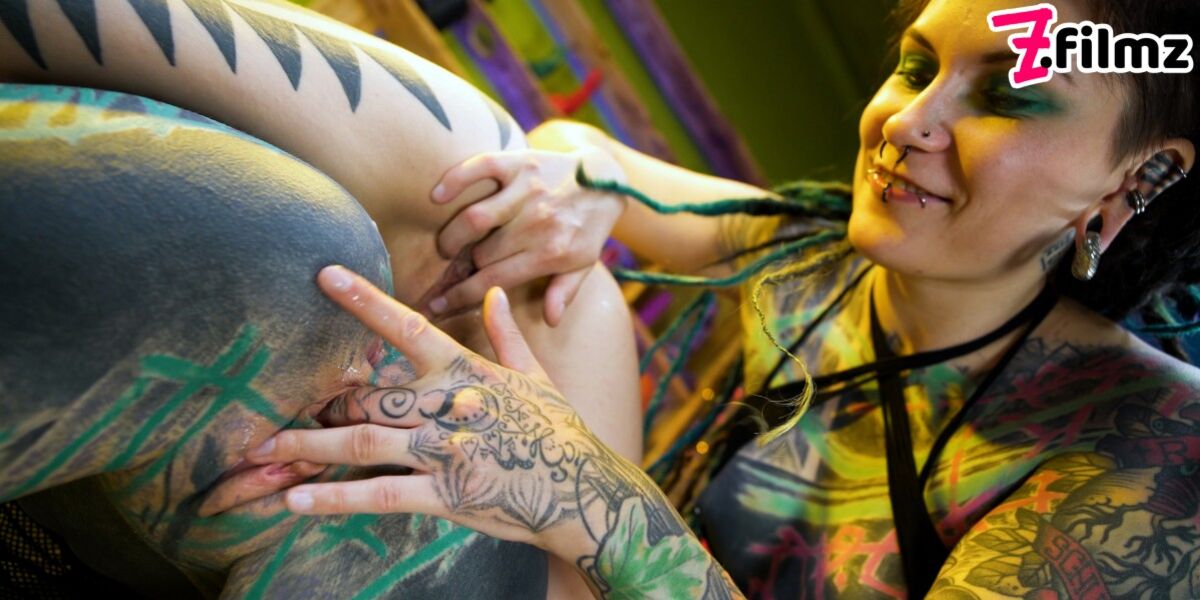 Anuskatzz And Serpienta Get Their Holes Gaped With Big Toys And Illuz's Help