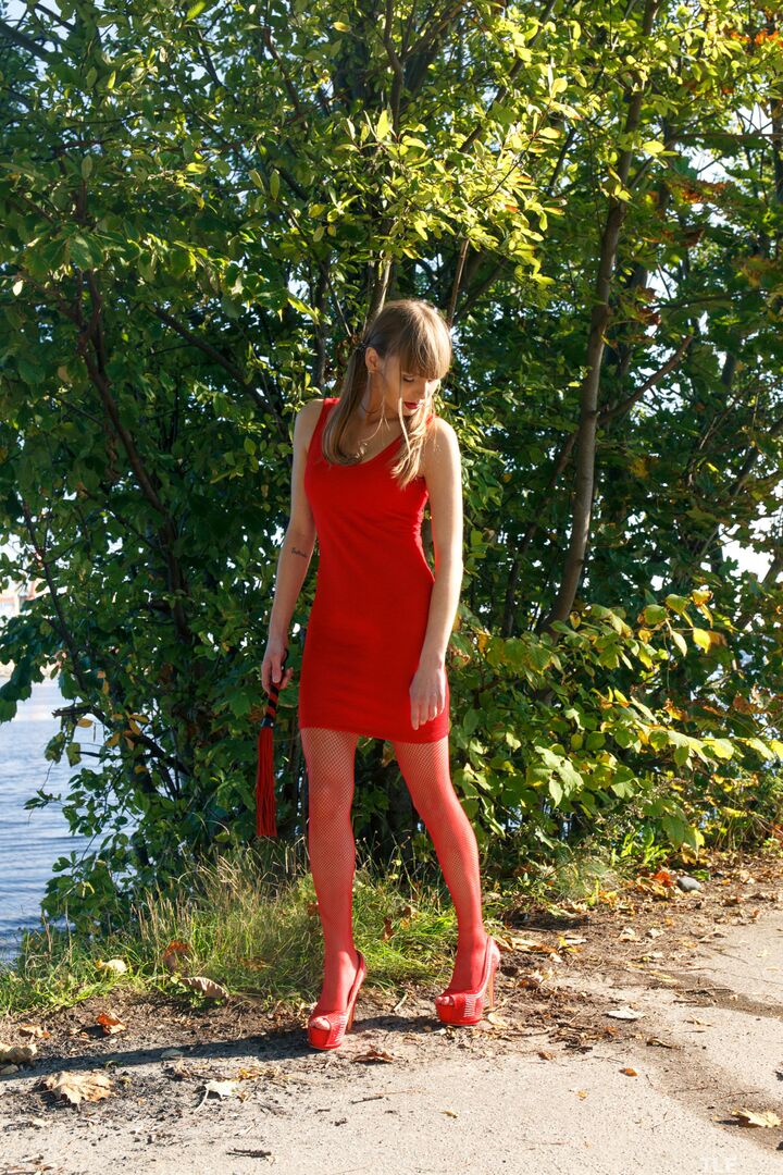 Scarlet Pee 2