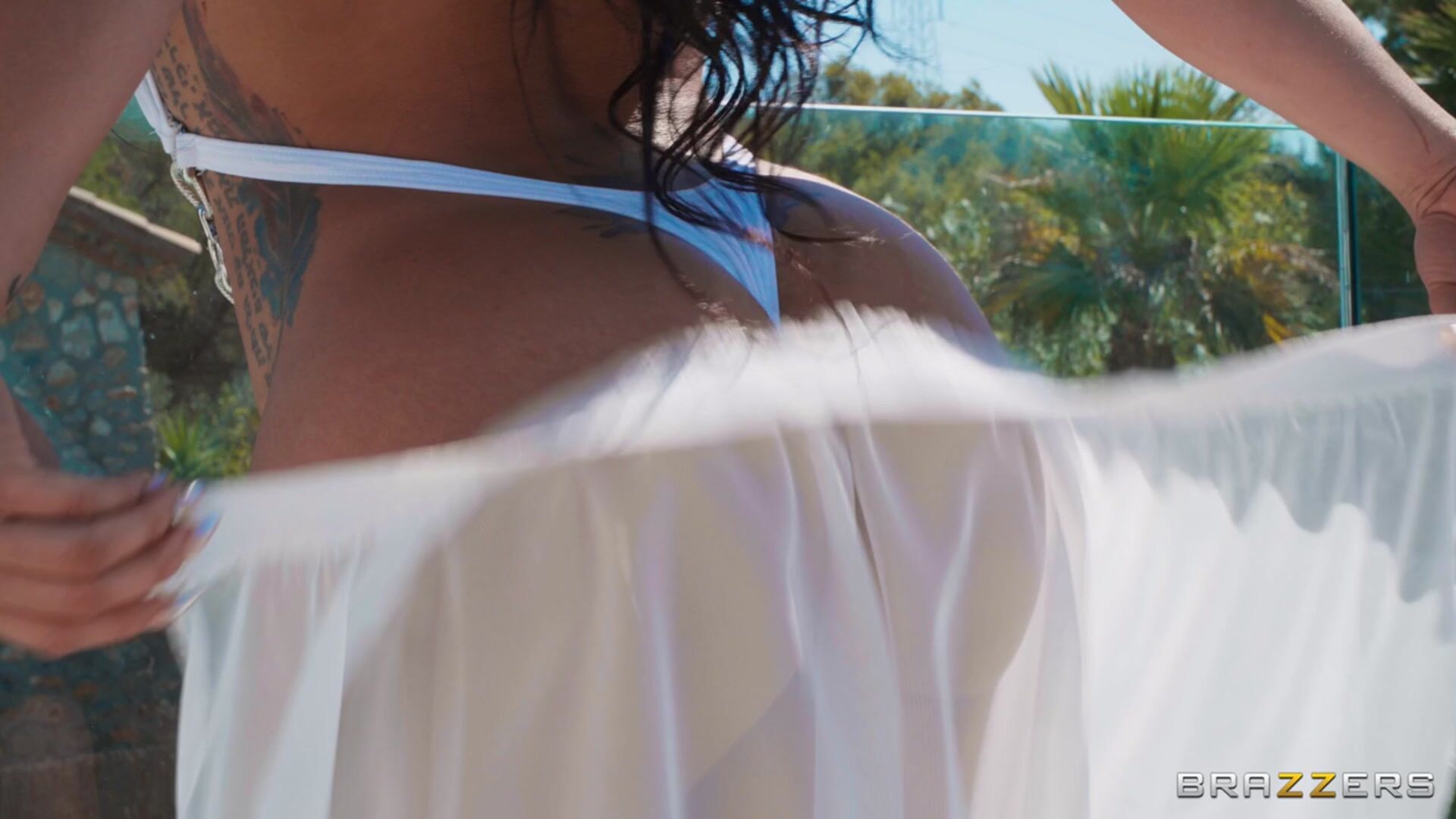 Trophy Wife's Wet Seduction