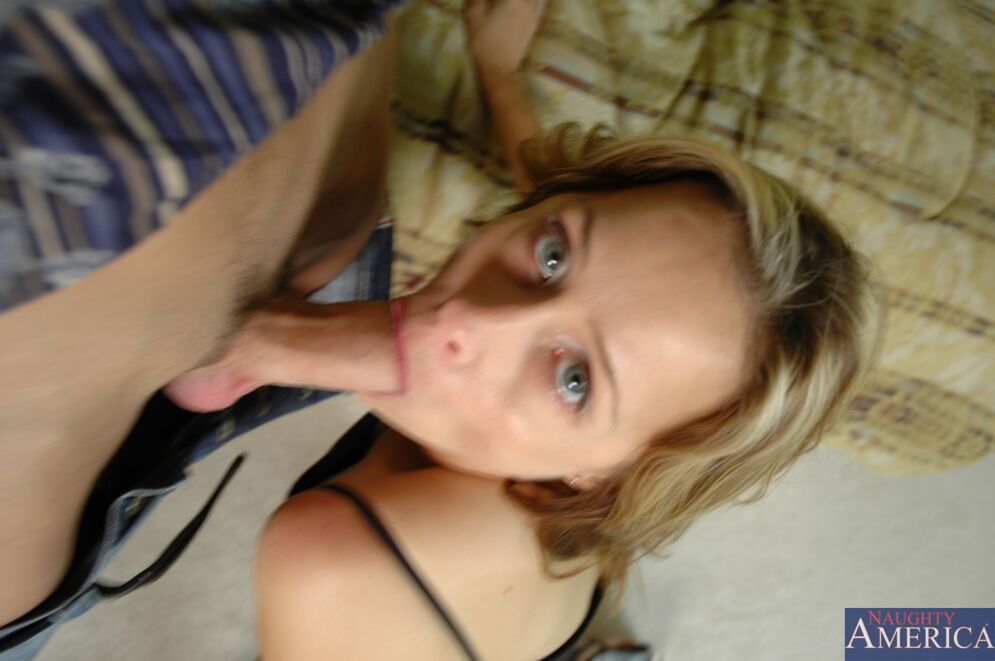 Payton Leigh fucking in the bed with her big natural tits