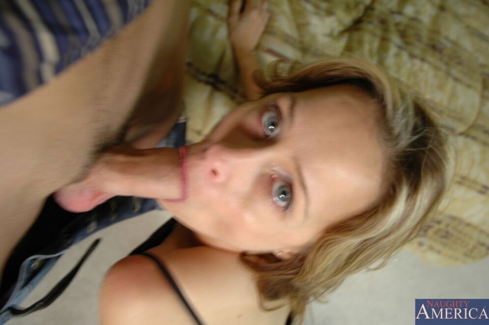 Payton Leigh fucking in the bed with her big natural tits