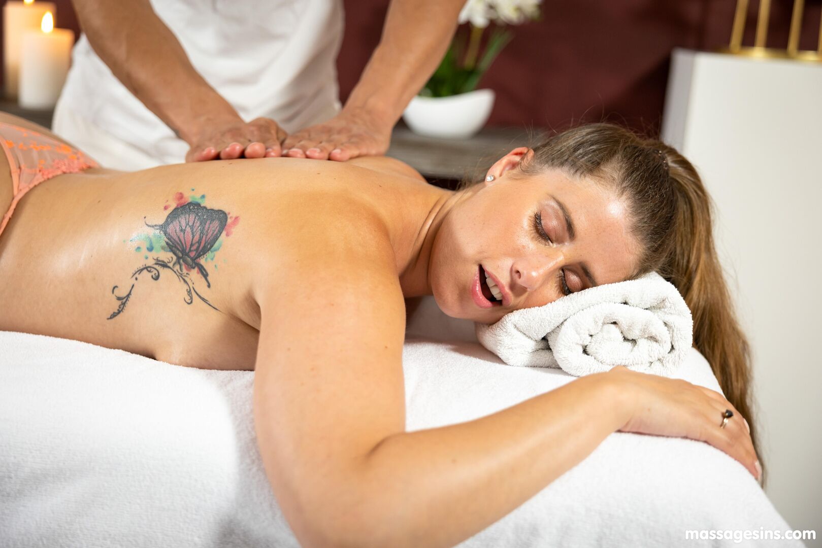 Curvy Lady Lyne at MassageSins