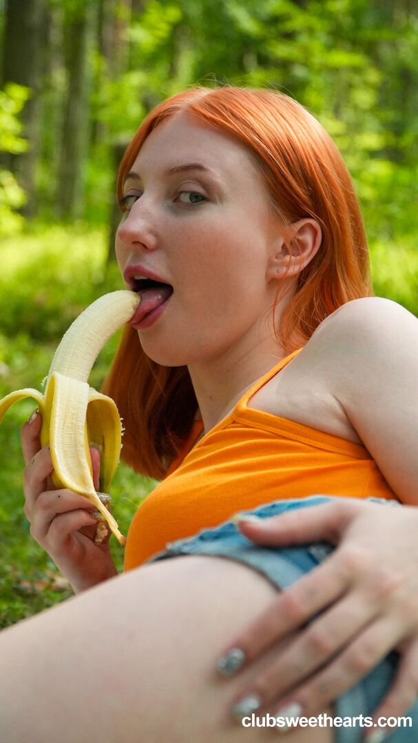 Banana reminds me of cock