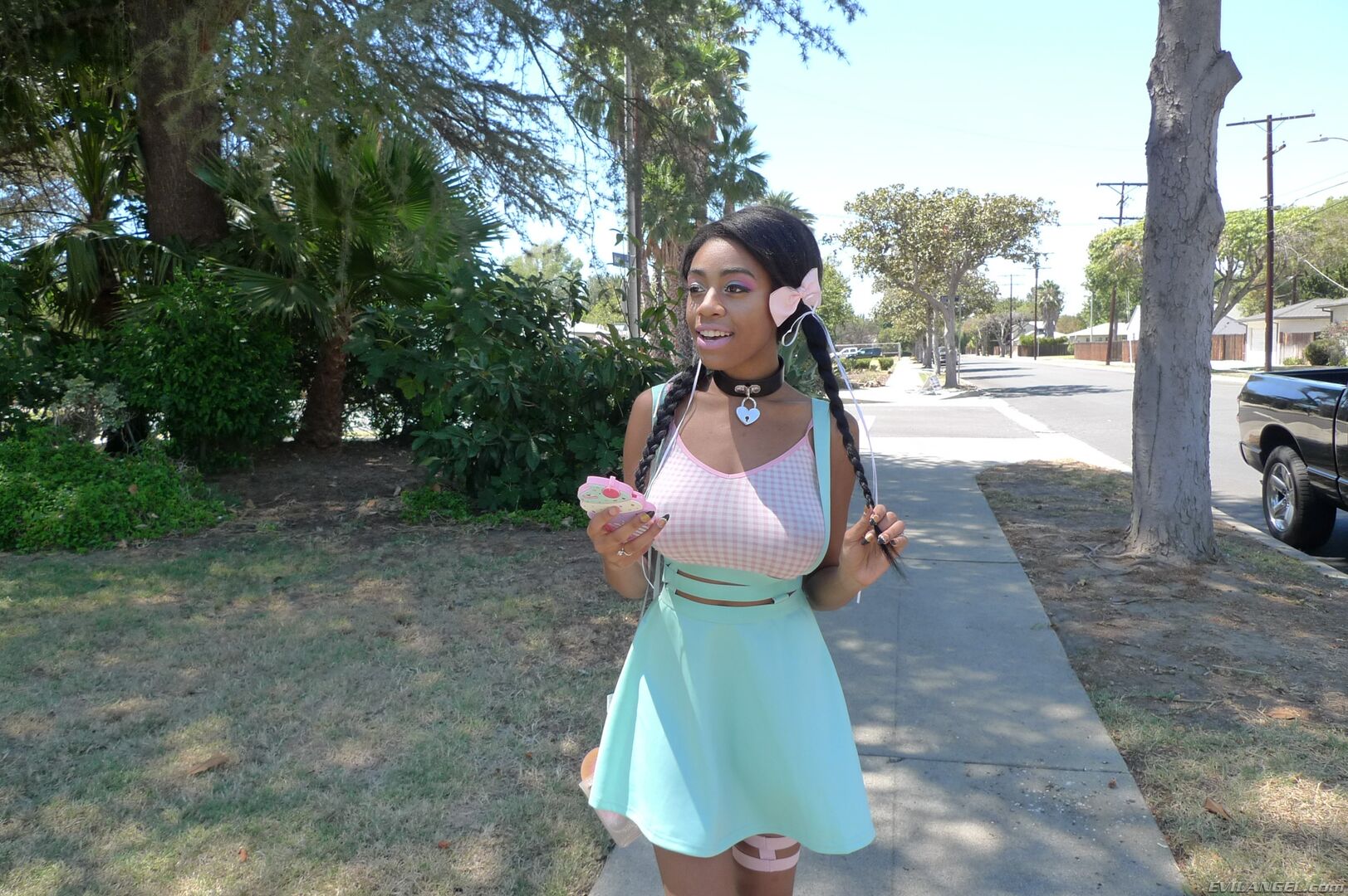 DIRTY WHITE BOY TOPS BUSTY BLACK GIRL