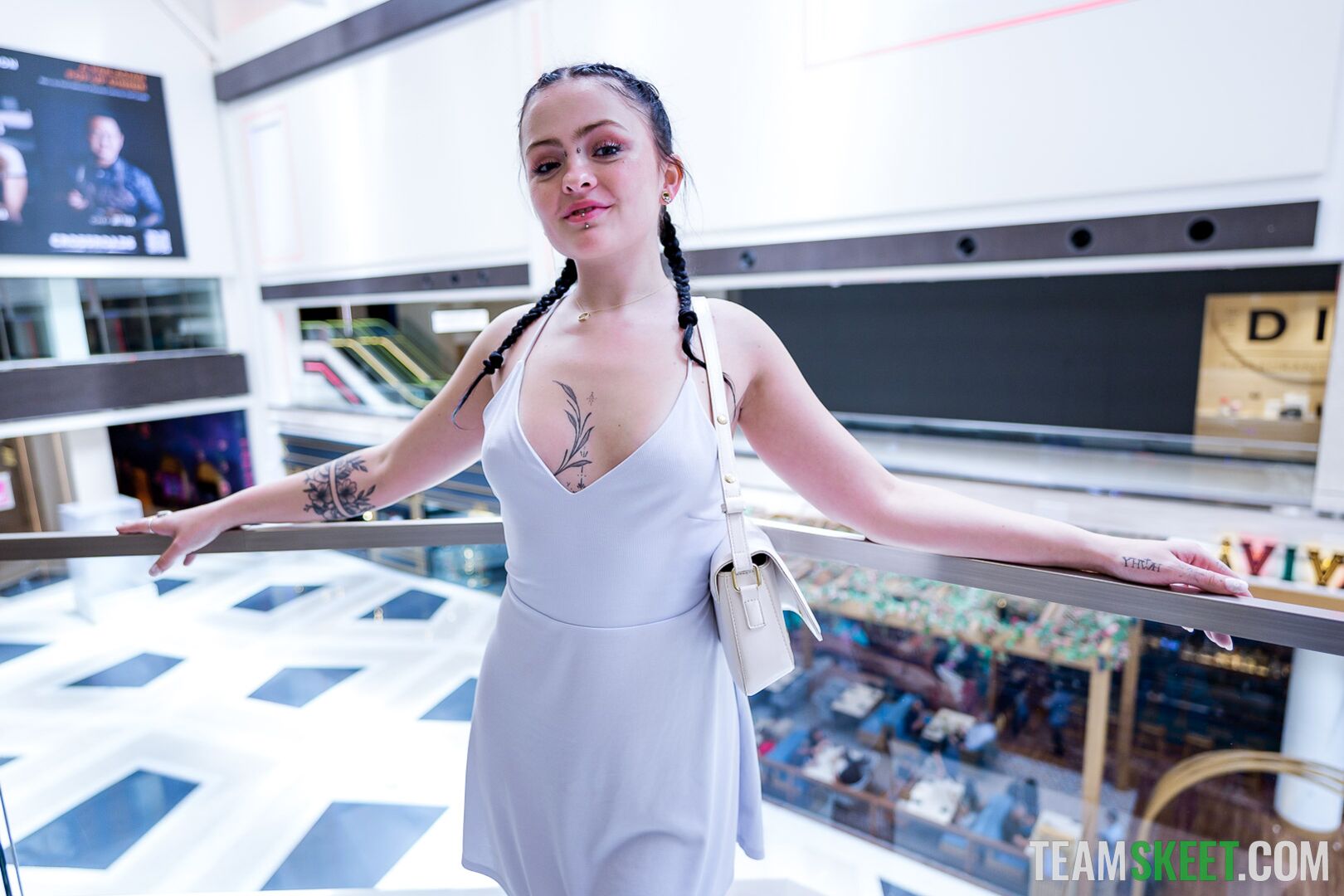 Eager Horny Chick Gets the Vegas Exeprience