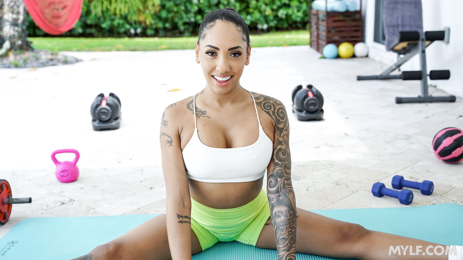 Fit Busty MILF Has the Only Summer Routine You Need