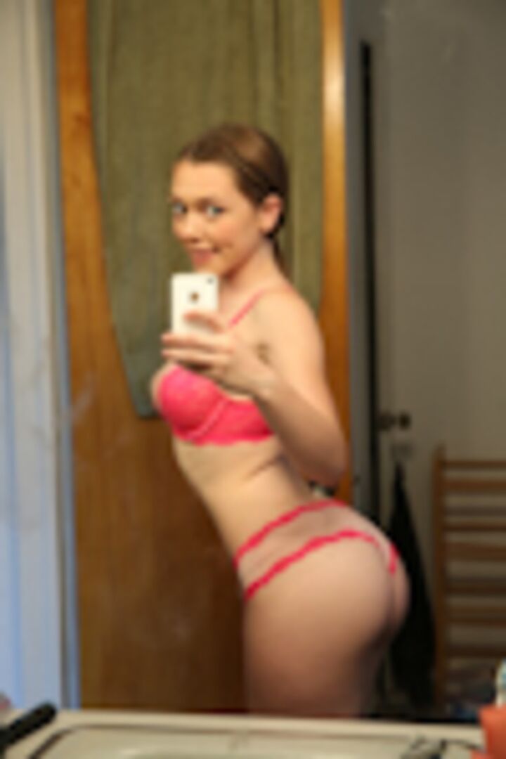 Aurielee has a pretty pussy