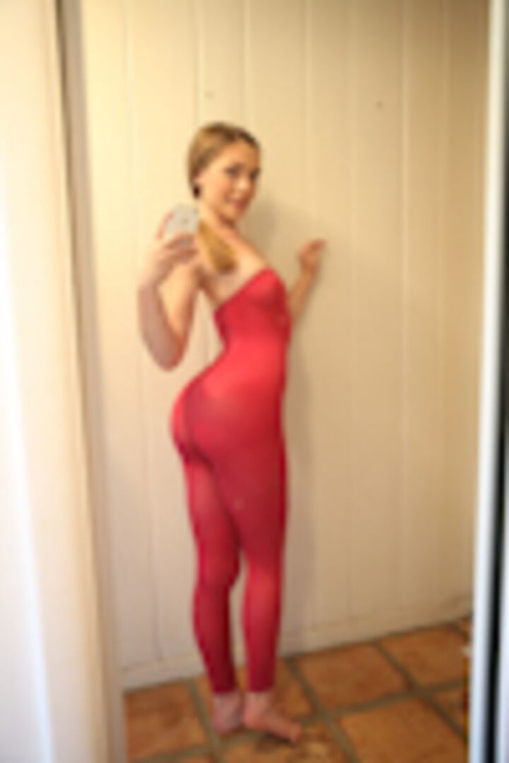 Aurielee has a pretty pussy