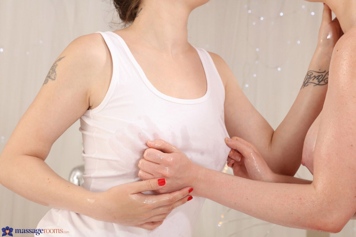 New teen lesbian masseuse