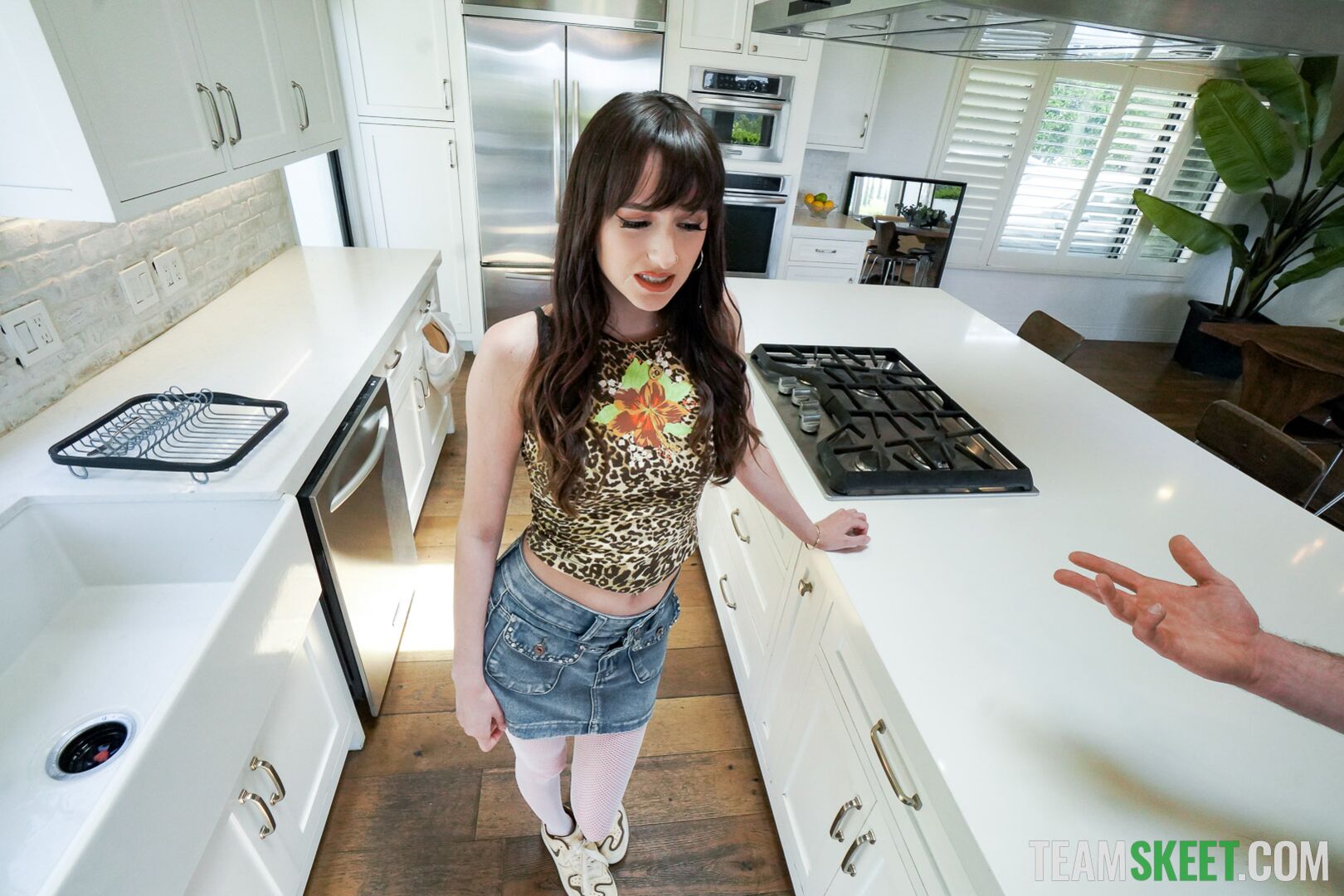 Desperate Babysitter Finally Gets Her Boss’s Attention