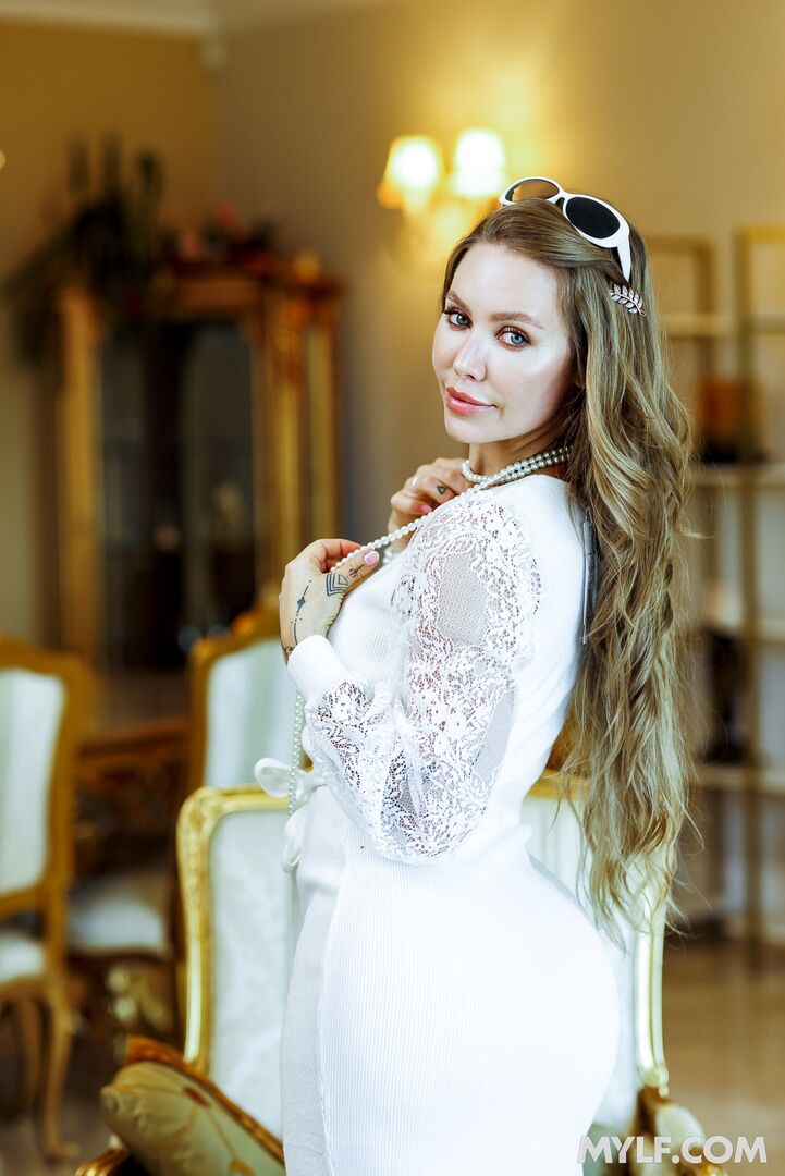 A Milf Most Regal