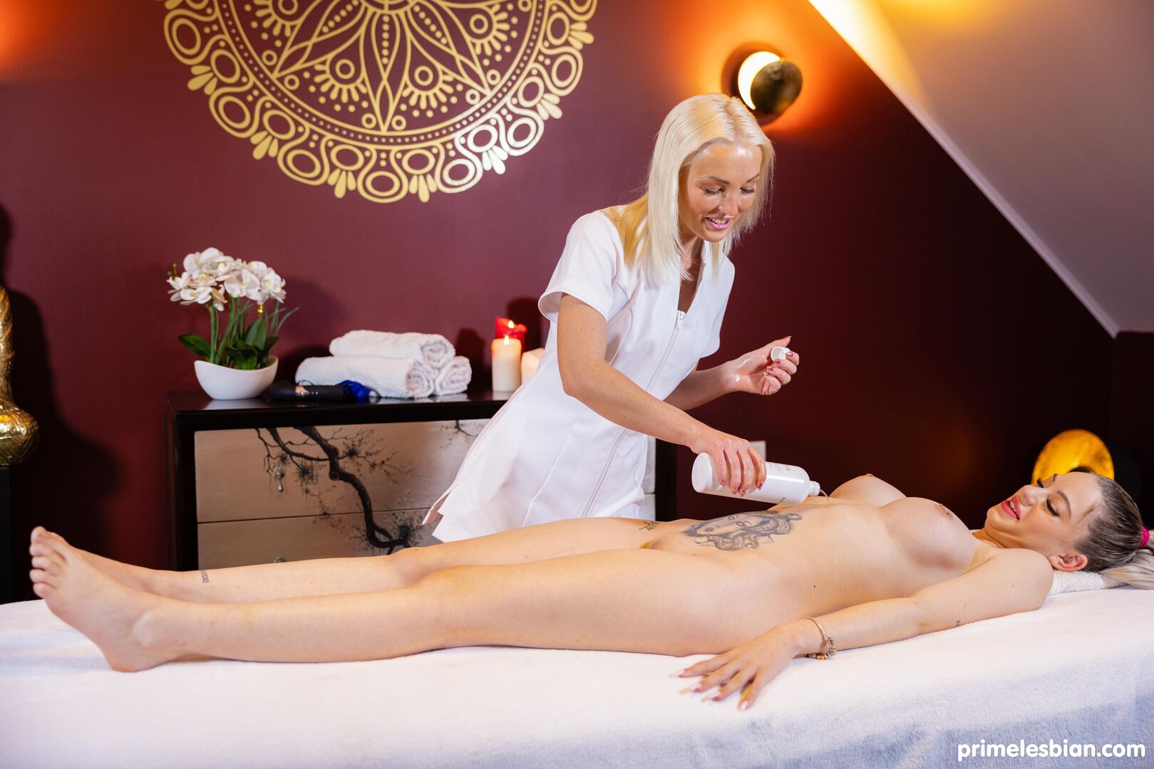 Sexy lesbian massage