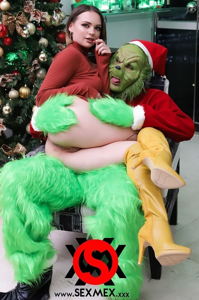 Fucked by not the grinch . Emily Thorne