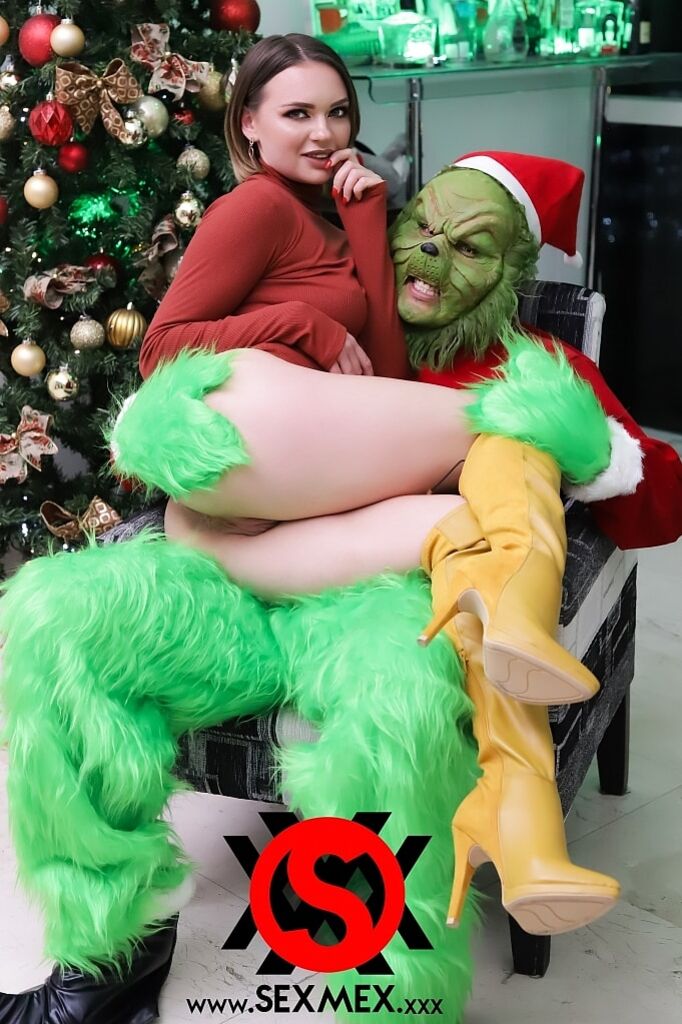 Fucked by not the grinch . Emily Thorne
