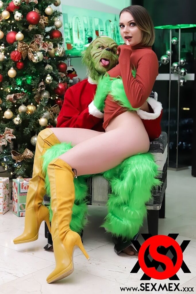 Fucked by not the grinch . Emily Thorne