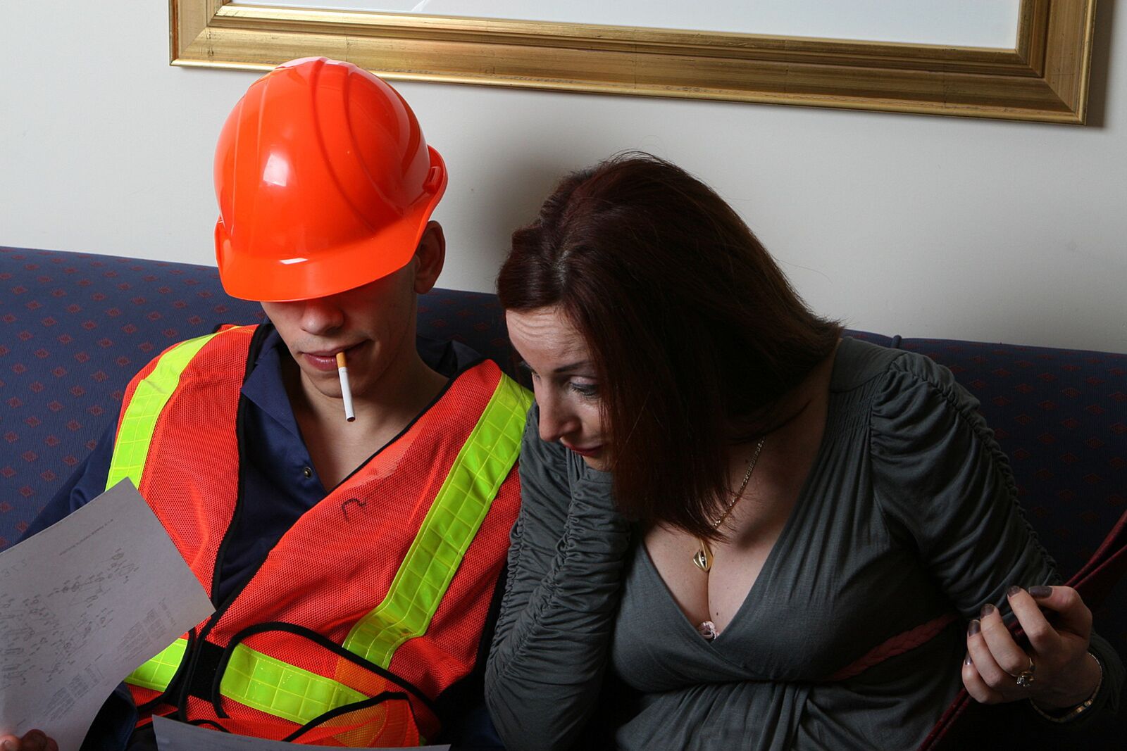Horny Housewife Fucks Well Endowed Construction Man