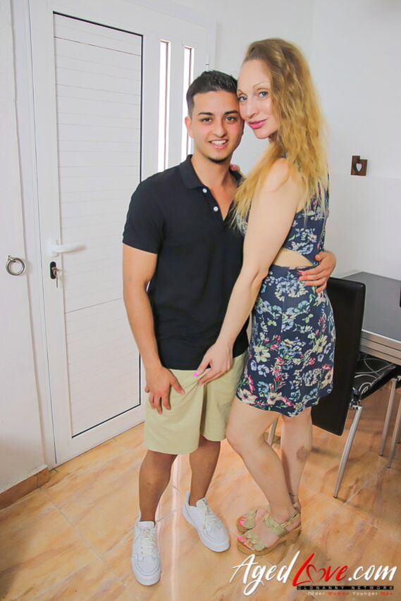 MATURE CHICK AND HER ADVENTURE WITH HANDY LOVER