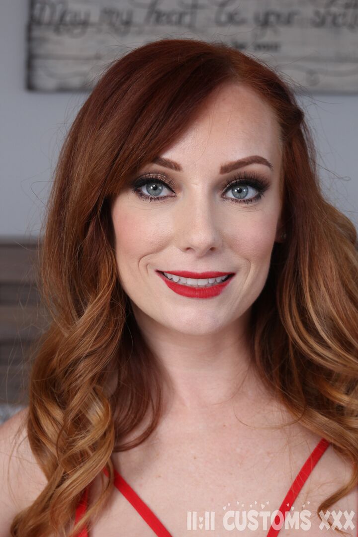 Goddess Dani Jensen Uses A Speculum For Some Kinky JOI
