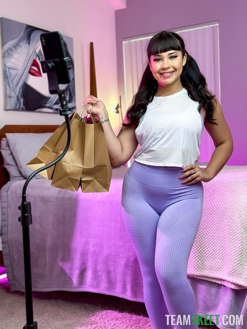 Thick Influencer Accidentally Fucks in Front of Fans