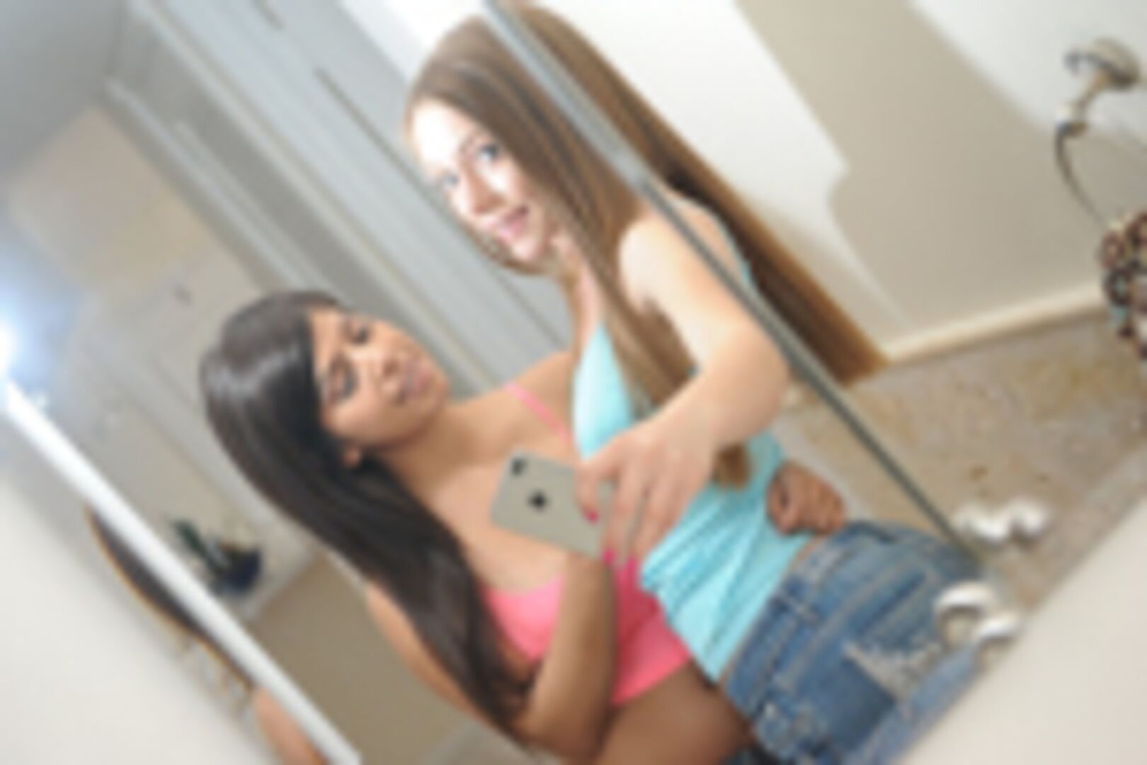 Amateur Lesbian Home-Video Submission!