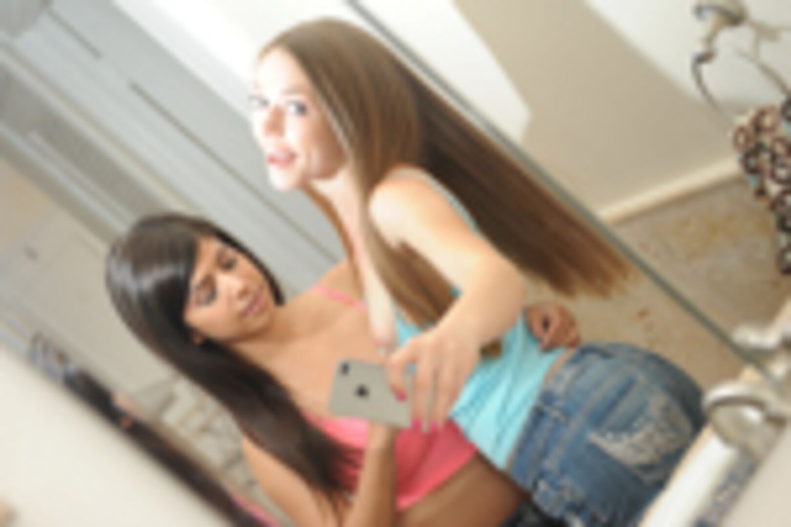 Amateur Lesbian Home-Video Submission!