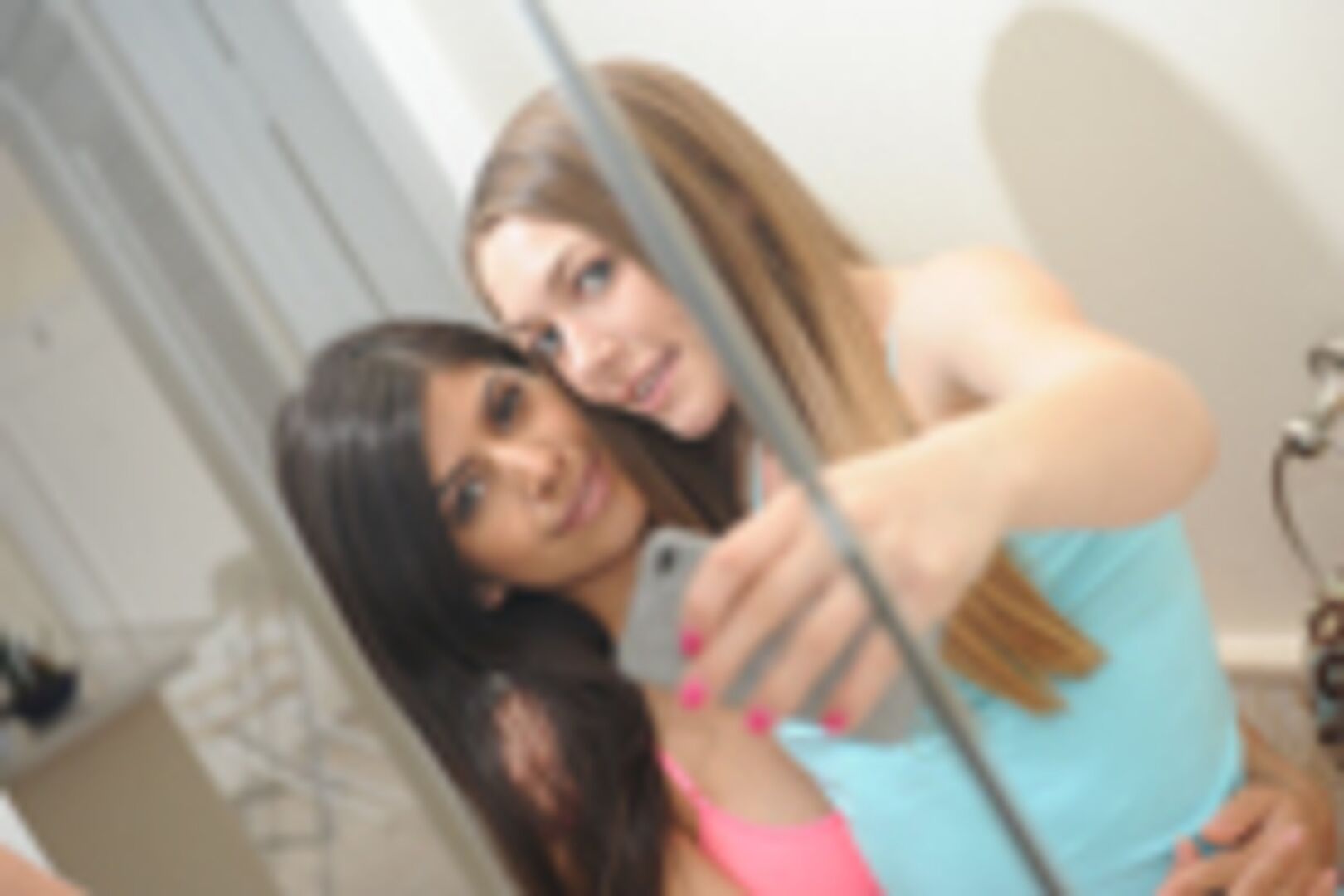 Amateur Lesbian Home-Video Submission!