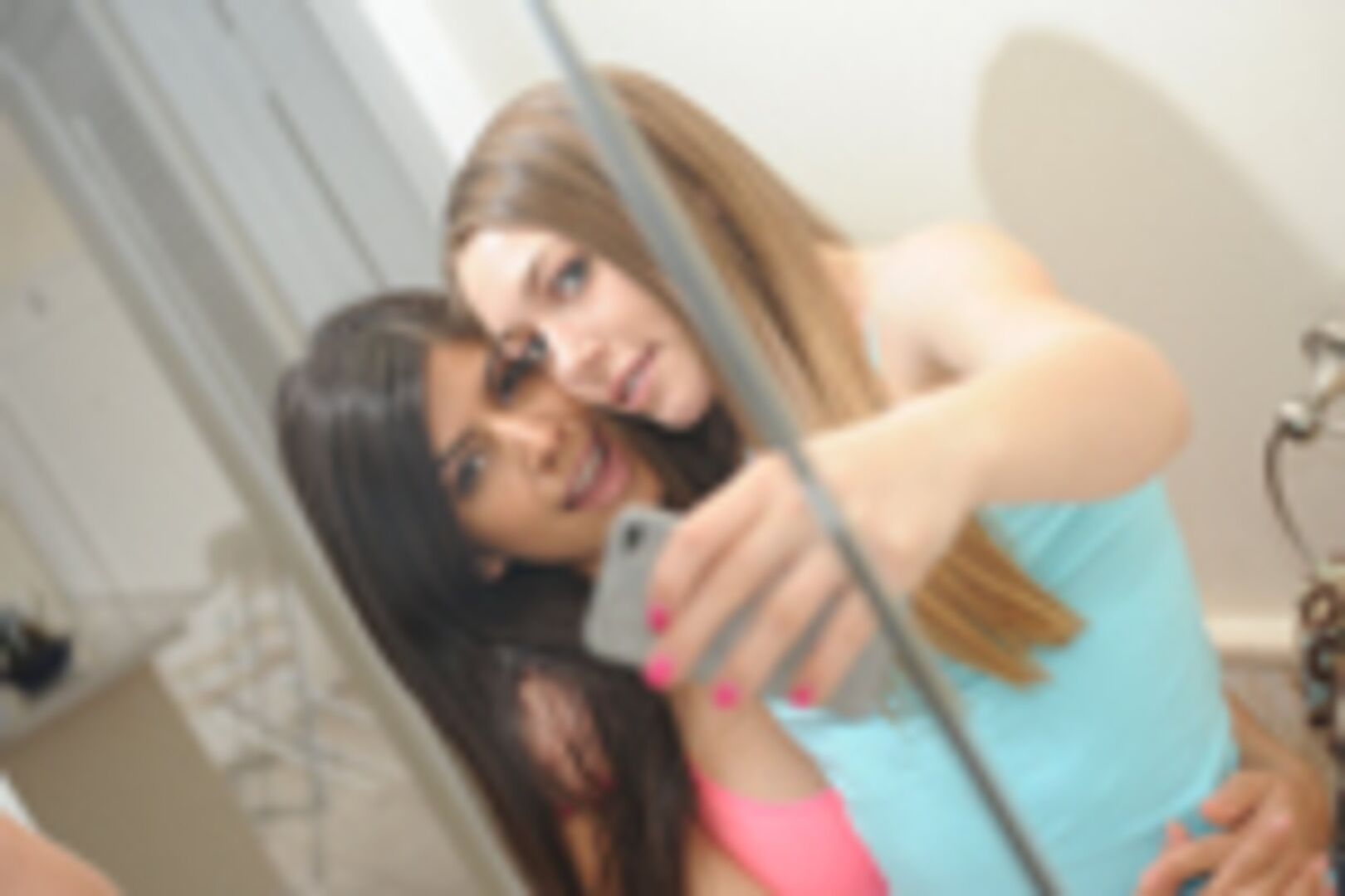 Amateur Lesbian Home-Video Submission!