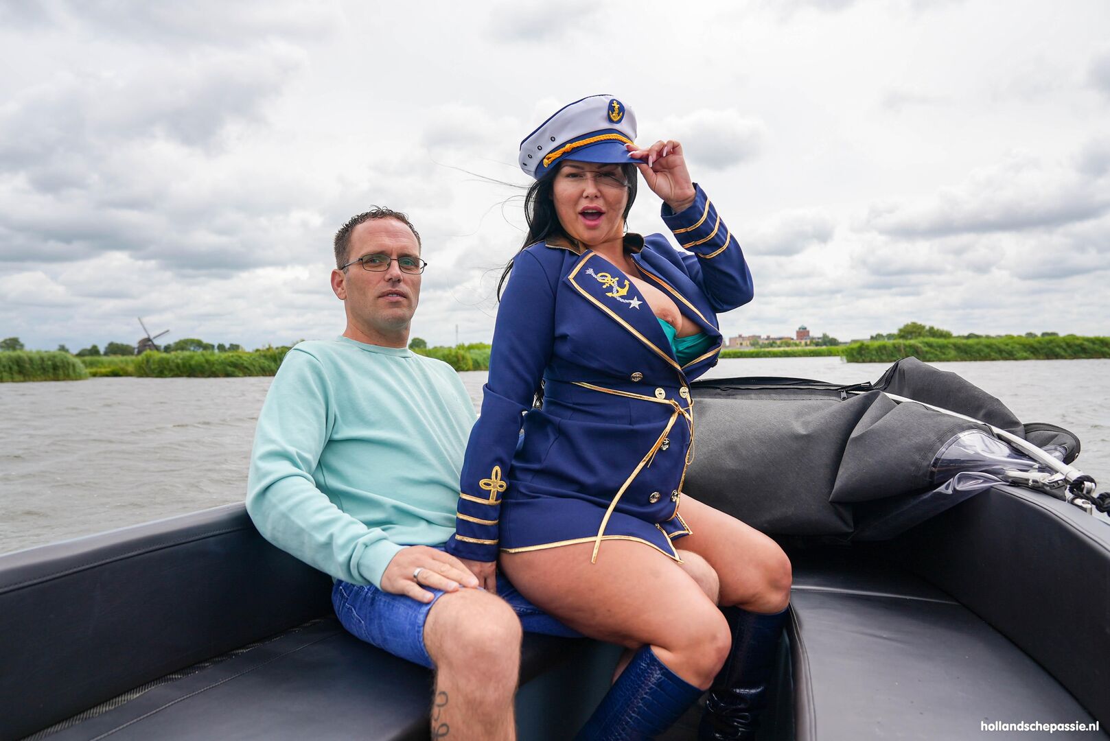 Kapitein Lorena is weer knettergeil
