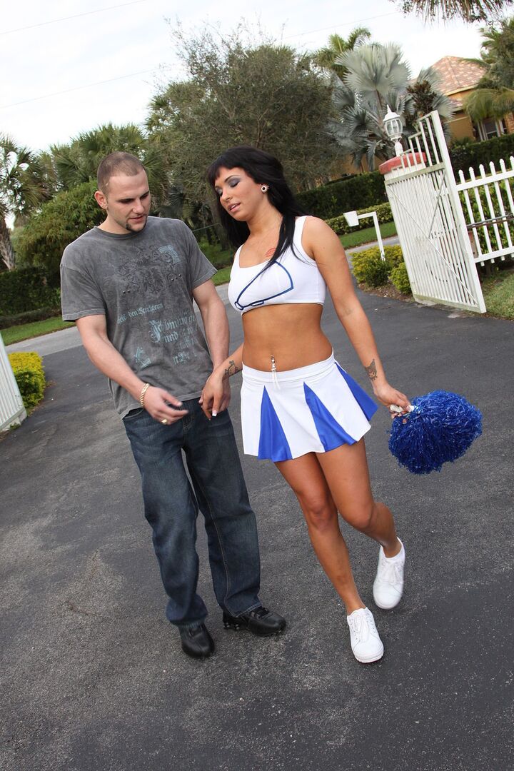 Fucking A Cheerleader After The Big Game