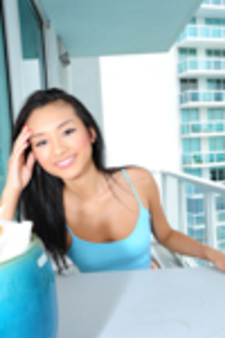 Amateur Deep Throats In Home-Video