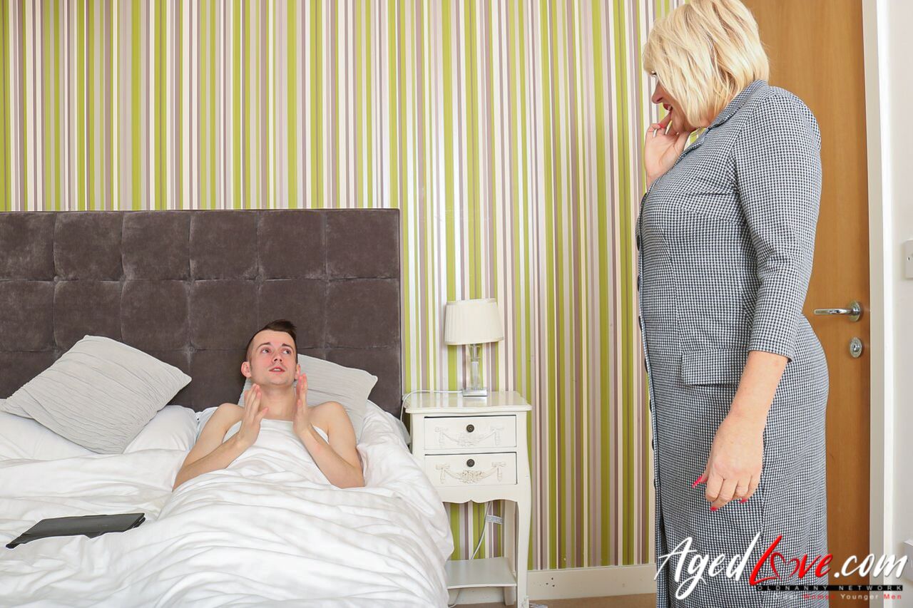 GUY SLEEPS NAKED WHEN MATURE LADY PAYS HIM A VISIT