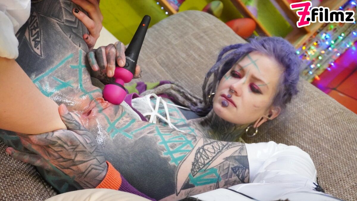 Miss Flora Works Her Fist Inside Anuskatzz Tight Asshole