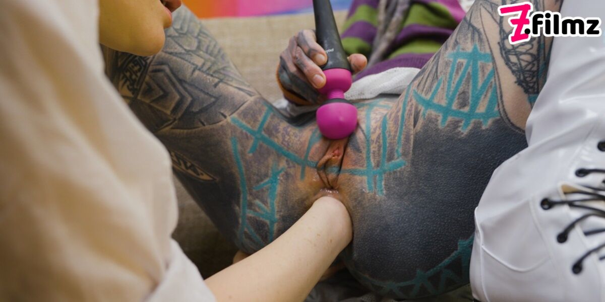 Miss Flora Works Her Fist Inside Anuskatzz Tight Asshole