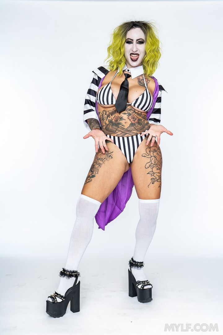 Pussyjuice (Beetlejuice Parody)